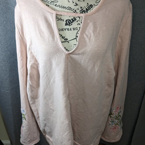 Kari Blue Curvy Floral Blouse Size 3x pink embroidered - Picture 1 of 4